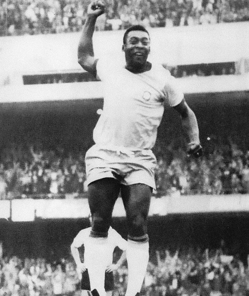 缅怀伟大的球王马拉多纳,缅怀伟大的人