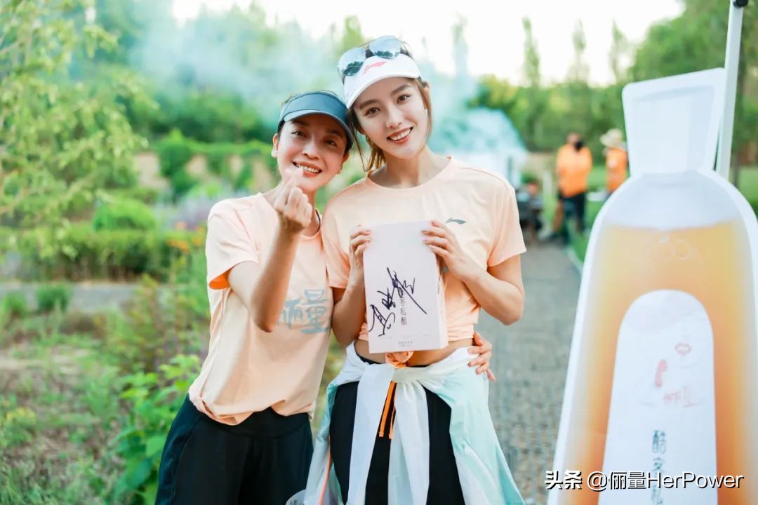 致敬美好,为“她力量”干杯|俪量×酷客联名款黄酒限量发布