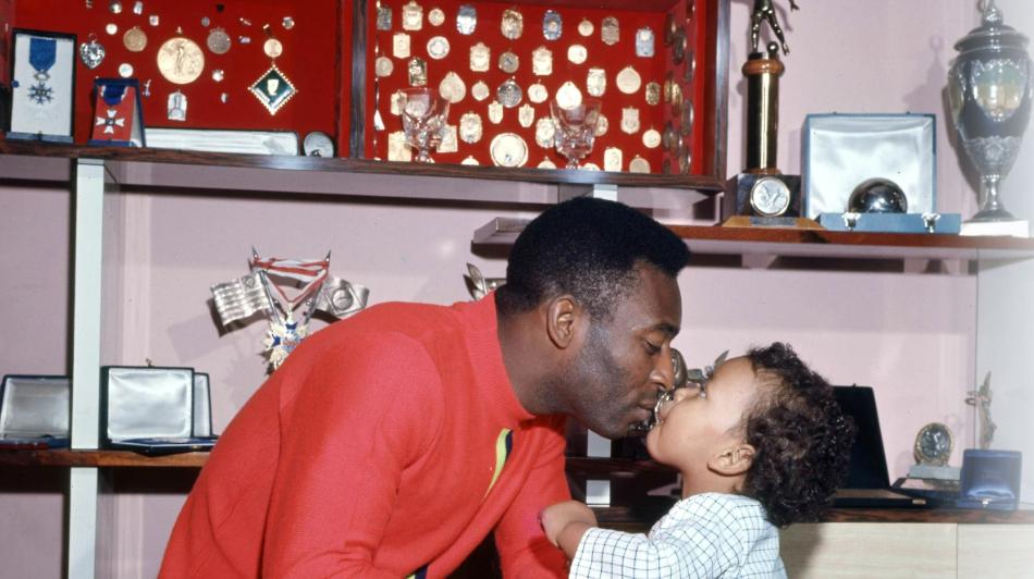 巴西传奇后卫去世,巴西球王贝利个人资料简介