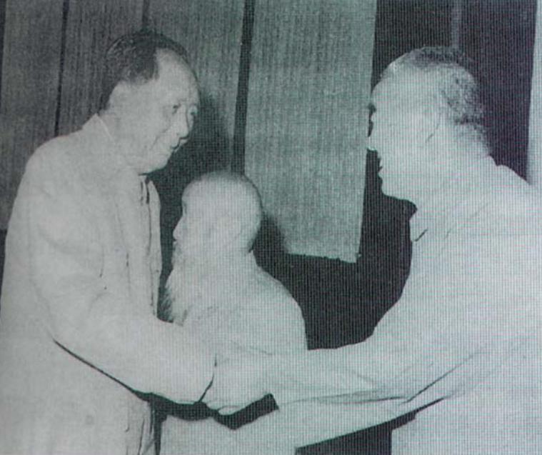 邓宝珊与彭德怀有“两战之结”，毛主席一语化解：打是亲，骂是爱