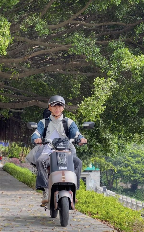 顶尖技术+绝美颜值，试骑小刀航天动力系朋克，骑上秒变酷boy！