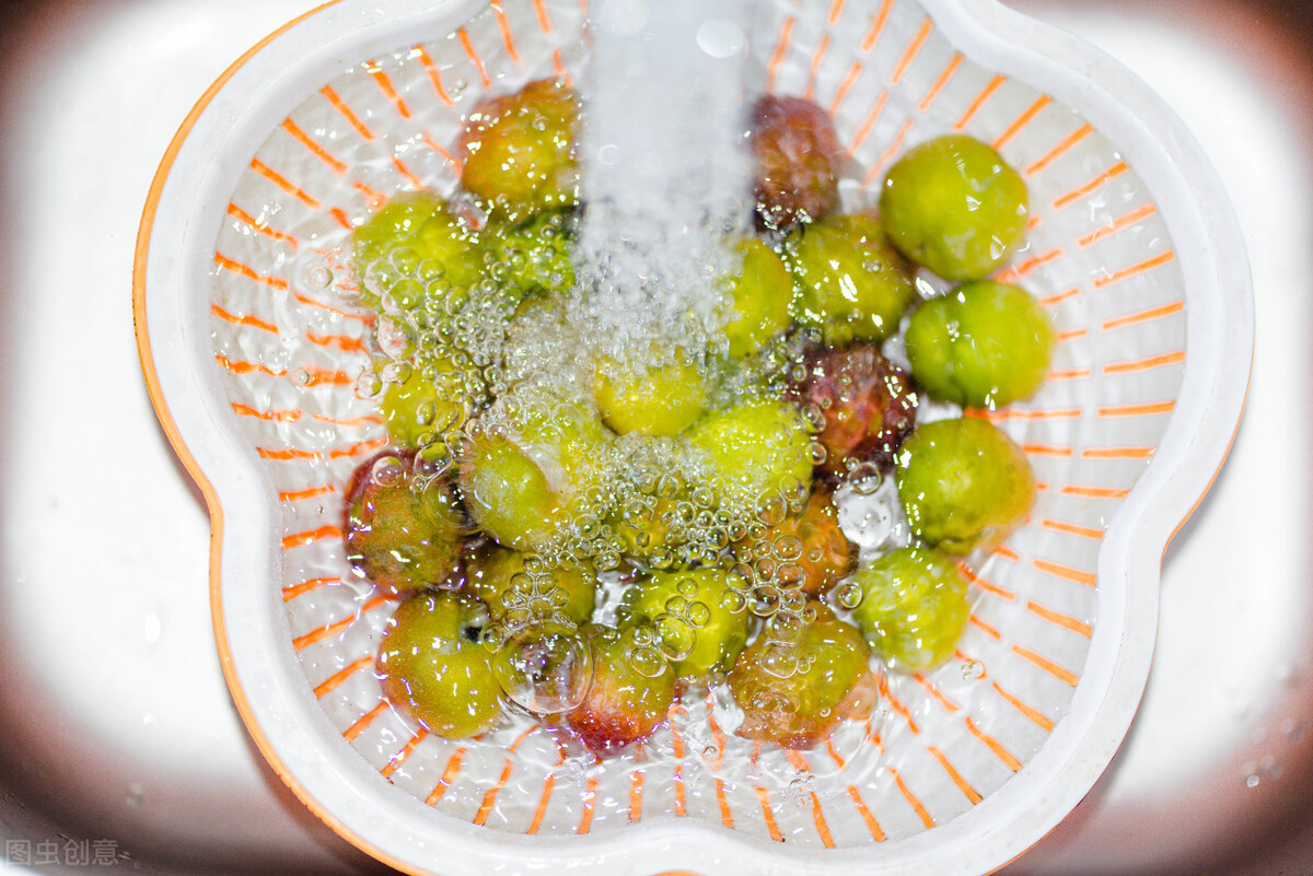 白醋和盐泡蔬菜有什么功效,盐水洗果蔬的功效