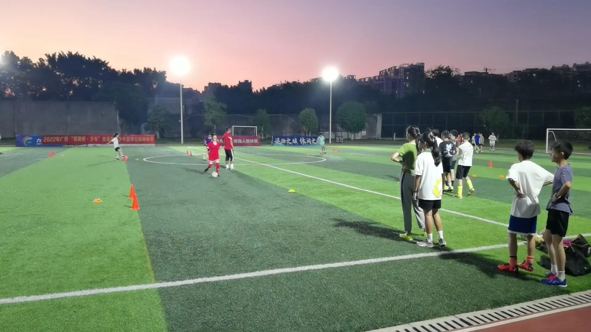 奔跑吧少年公益篮球课,贵港市奔跑吧少年篮球赛