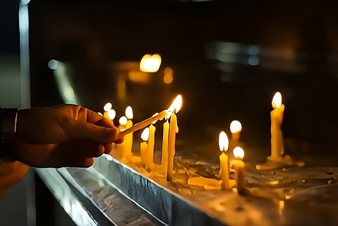 “异装癖”大喜哥：捡垃圾20年，只为还清18万欠款，爆火后怎样了