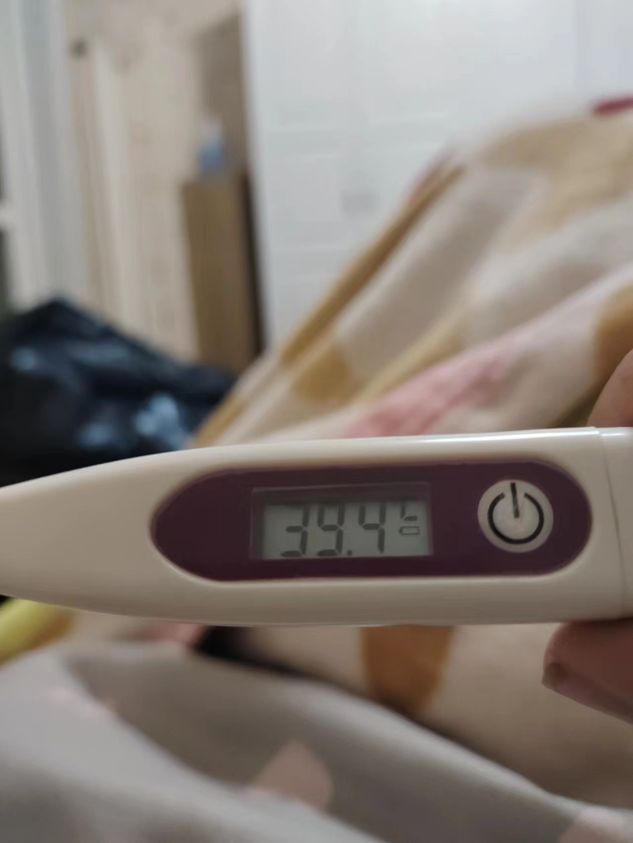 新冠高烧42度,感染新冠持续高烧不退如何处理