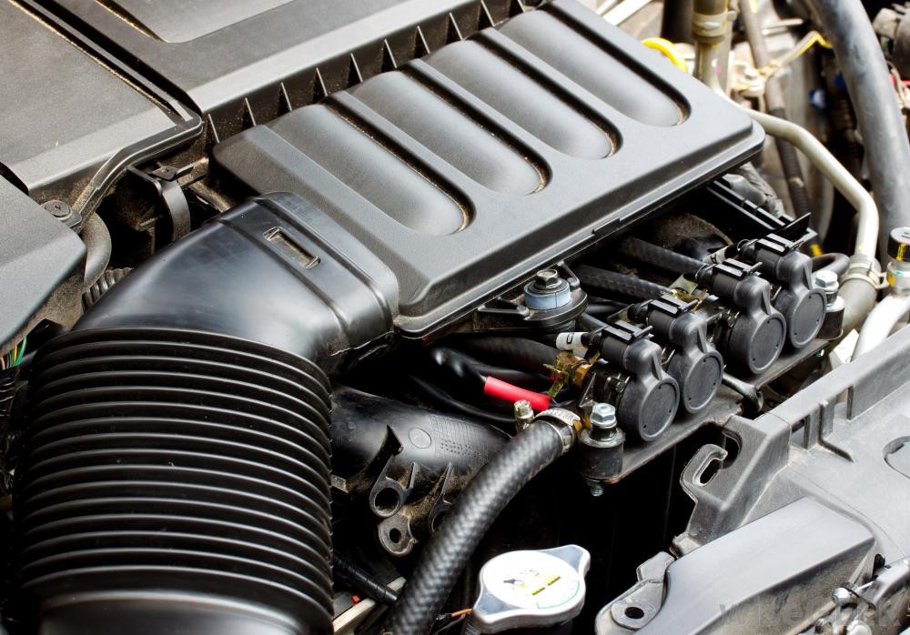 汽车发动机抖动怠速高怎么回事,发动机怠速高和电瓶有关系吗