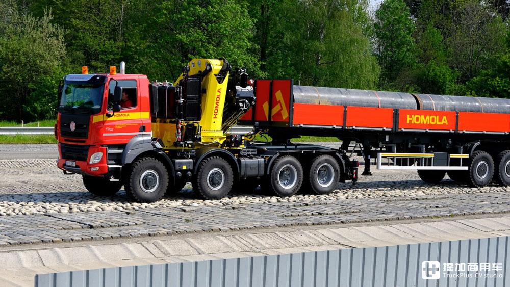 六驱军用卡车随车吊,太脱拉8x8凤凰全地形越野房车