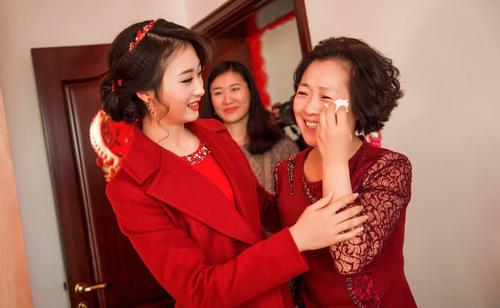 怀孕后尽量别去三个地方，就算有人陪也不行，肚子里的宝宝很排斥