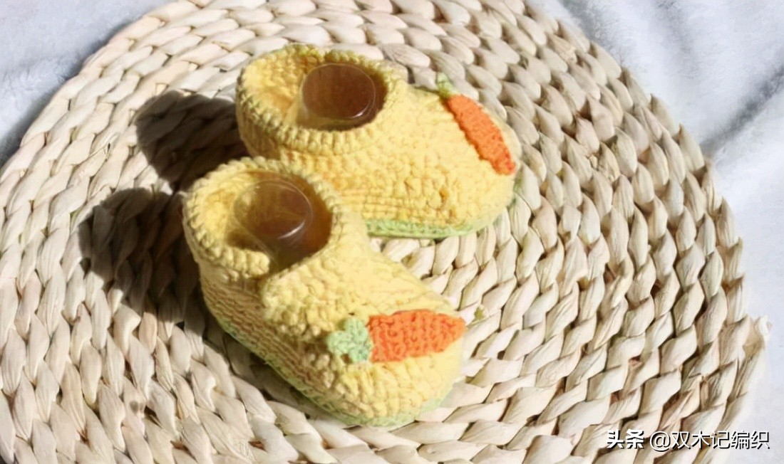 松鼠绒毛线婴儿鞋编织视频,网红毛线编织婴儿鞋视频