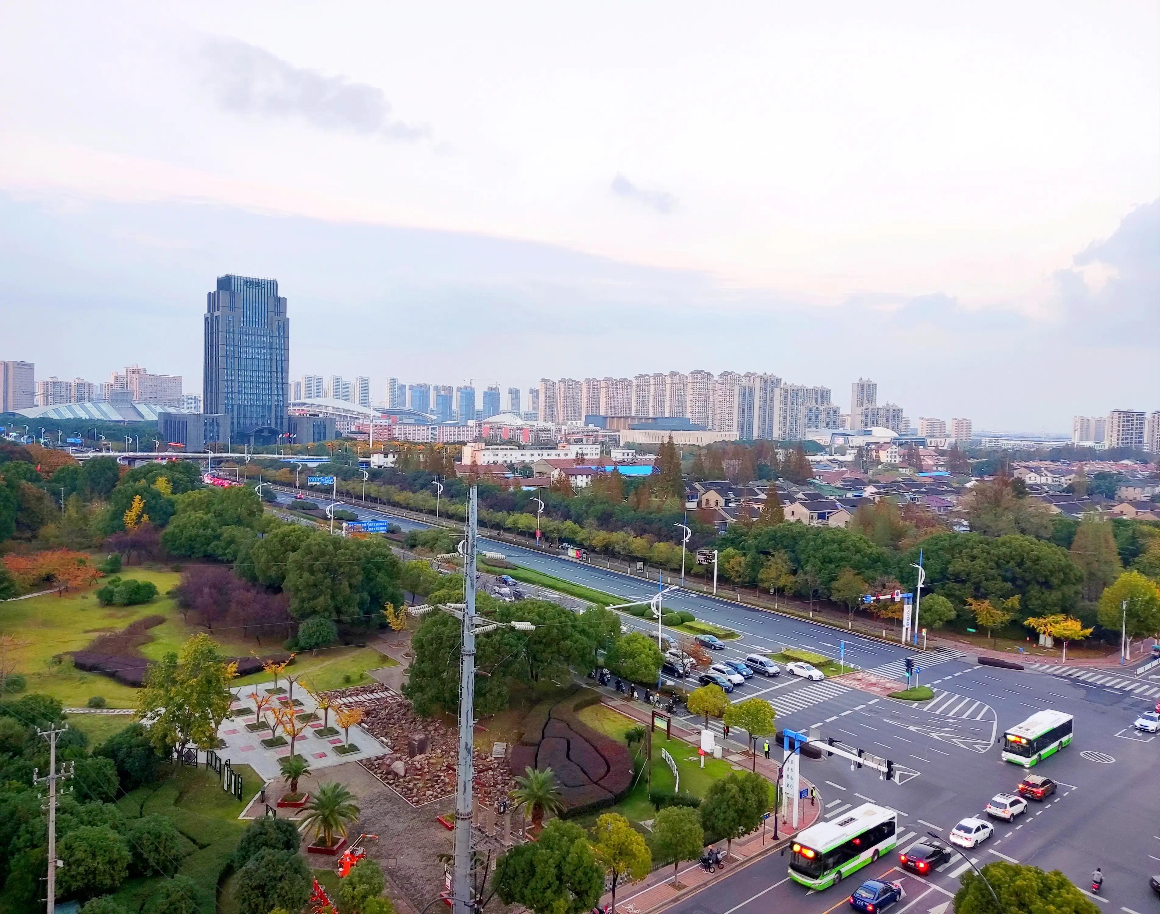 江苏常熟市商城小学舞蹈《成长在祖国的怀抱里》荣获三等奖