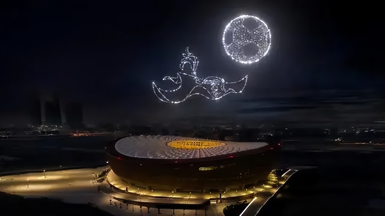 给奶奶“造”了一架天梯,靠*药火**爆炸作画,全球最会“玩火”的人