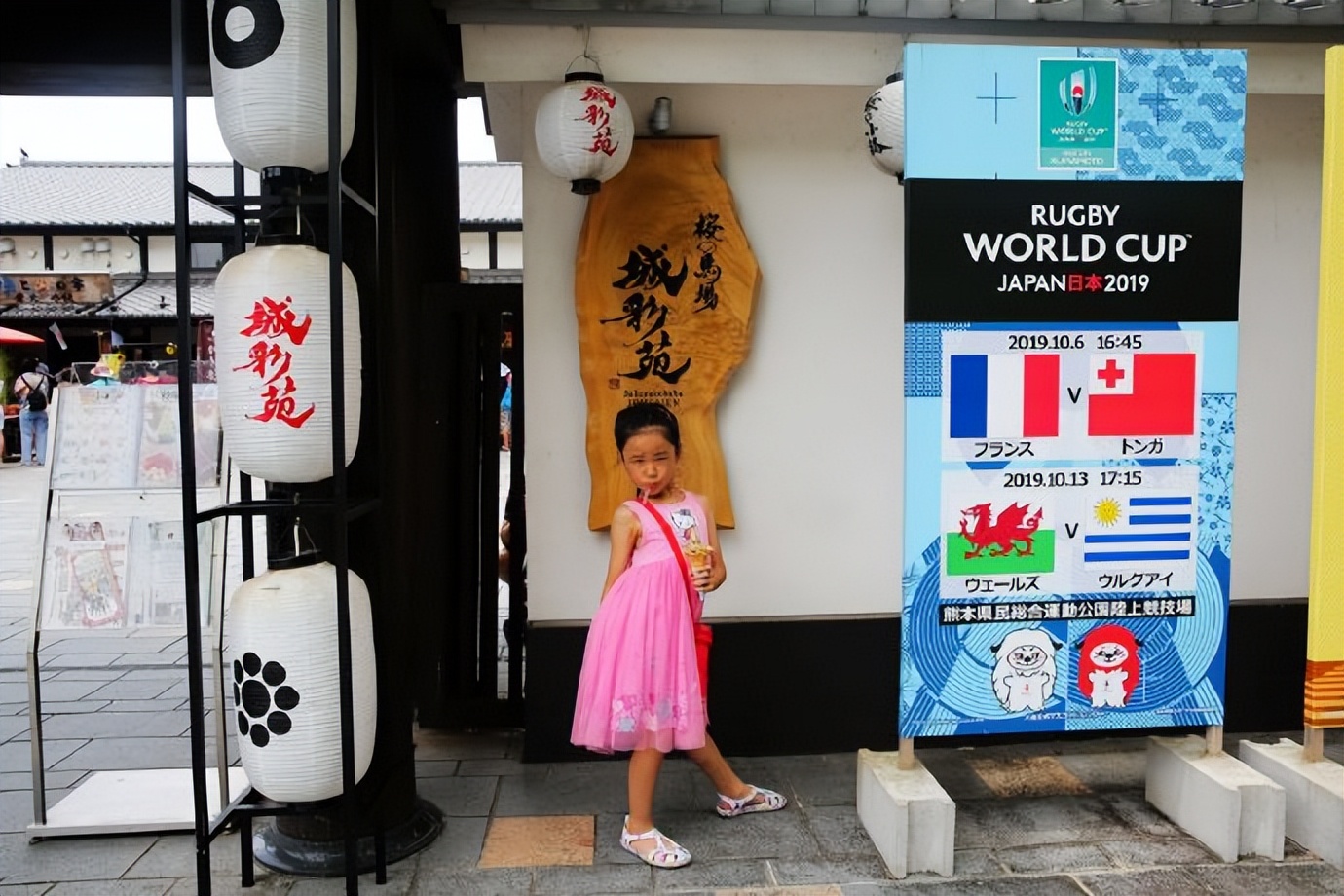 带孙女出去看世界,带着孙女看世界