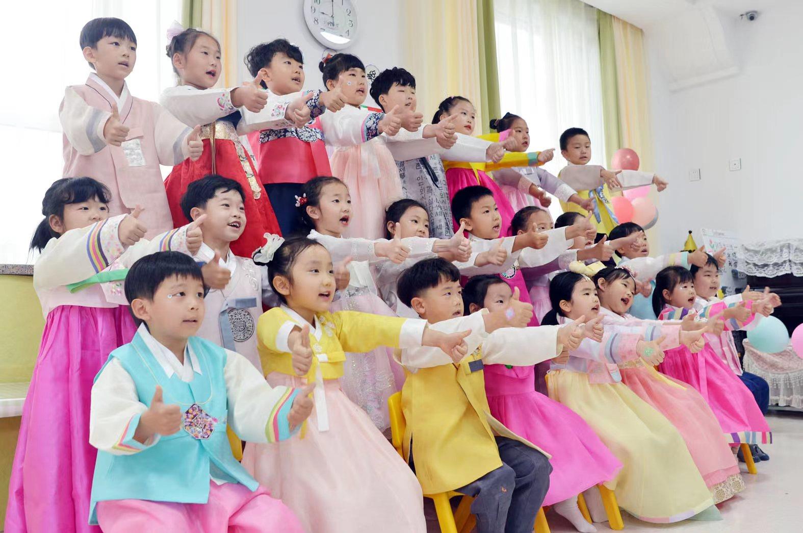 喜迎二十大谱写新篇章作文,为人民交出一份满意的教育答卷