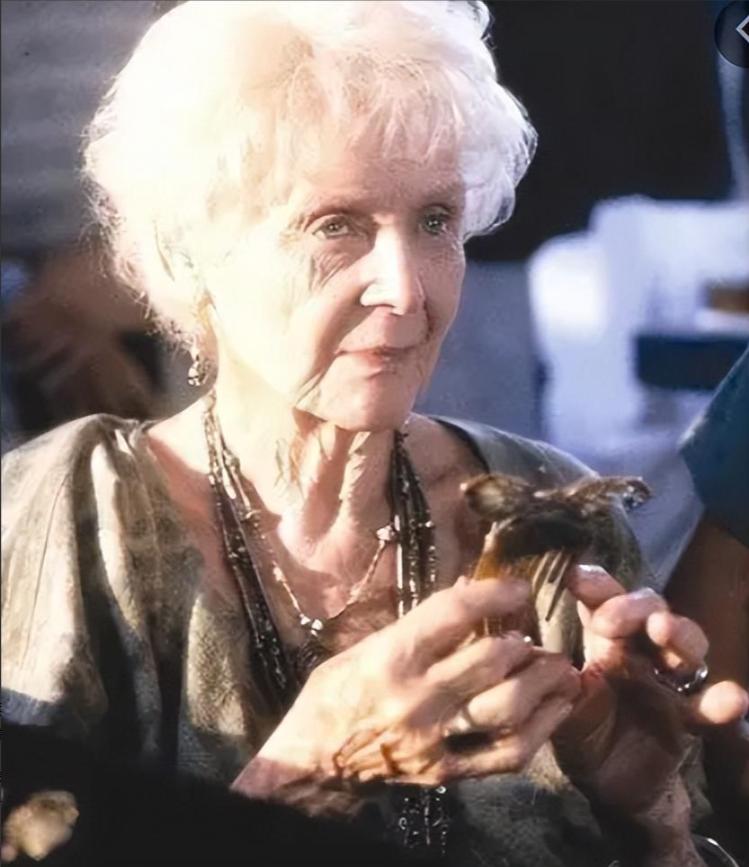 《泰坦尼克号》火爆全球，但没有几人知道露丝的后半生，过得怎样