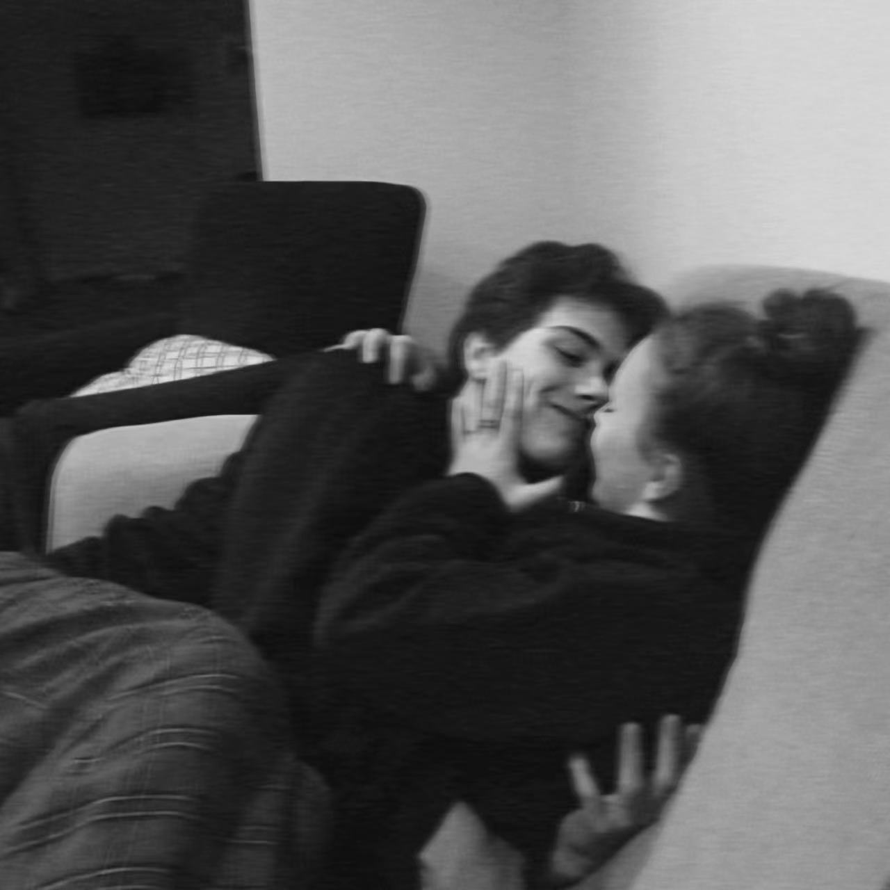 为什么情侣越来越没话说,情侣之间没话说意味着进入什么期