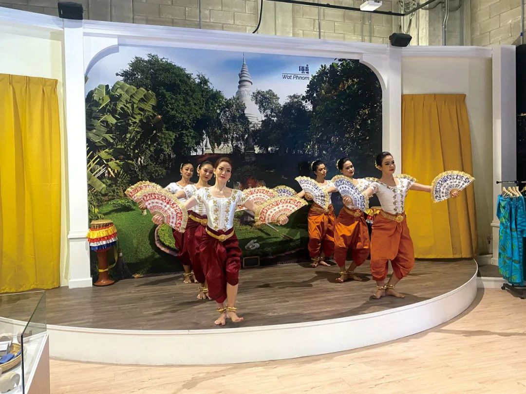 迪拜世博会中国馆复兴号,迪拜世博会彩绘飞机