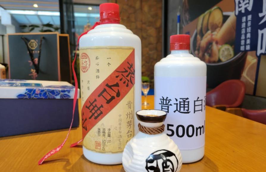 聚餐应酬：记住酒桌上的这6条*规则潜**，早知道少吃亏