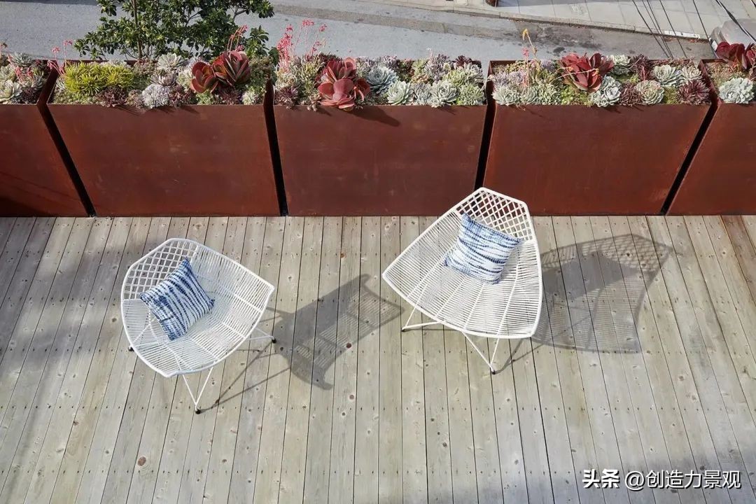 越“锈”越惹人爱的耐候钢，在庭院造景中也被广泛应用着