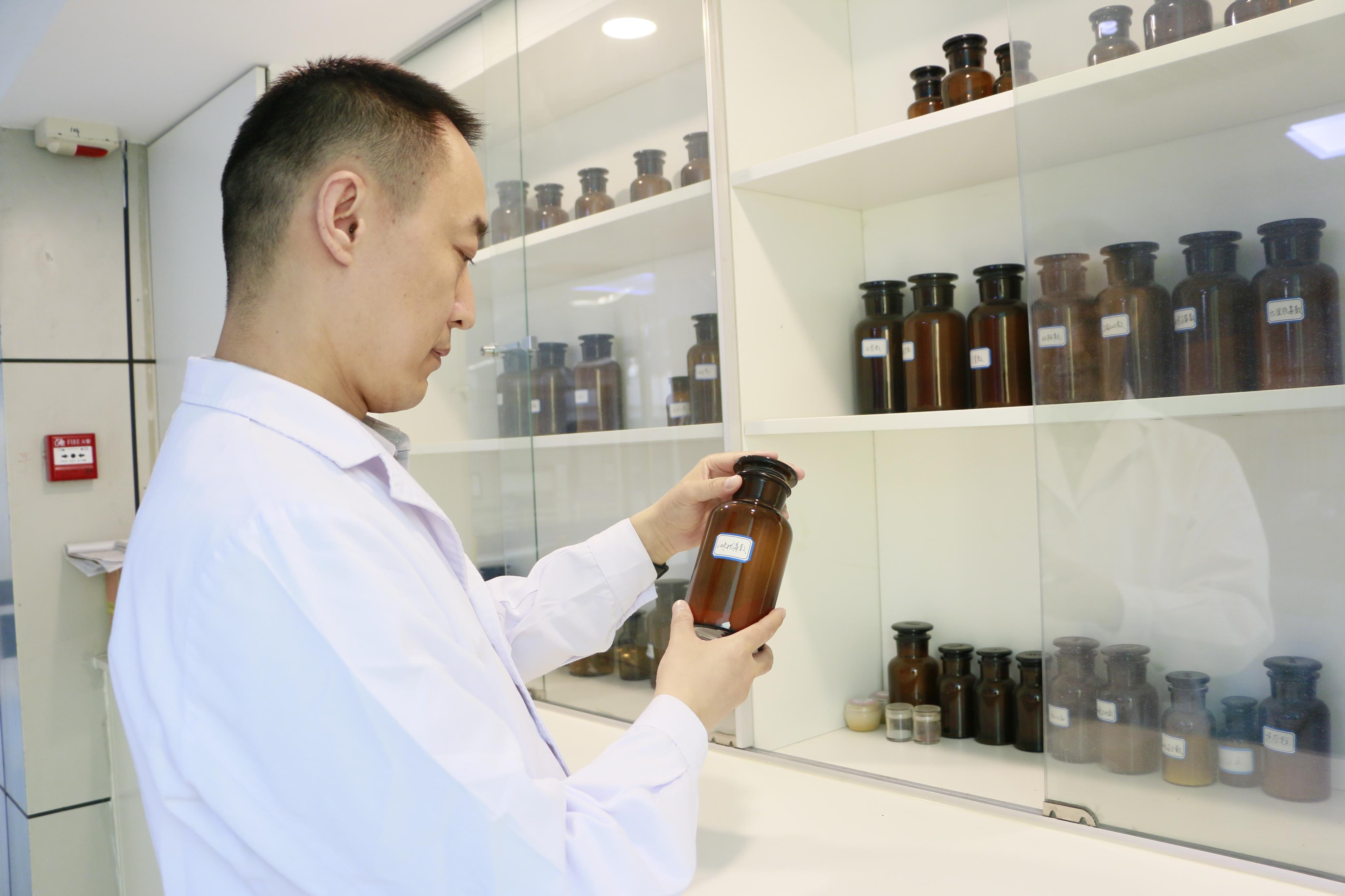 抱朴守拙做乳医不忘初心谱新篇——记郑州市中医院乳腺科主任李政的从医之路