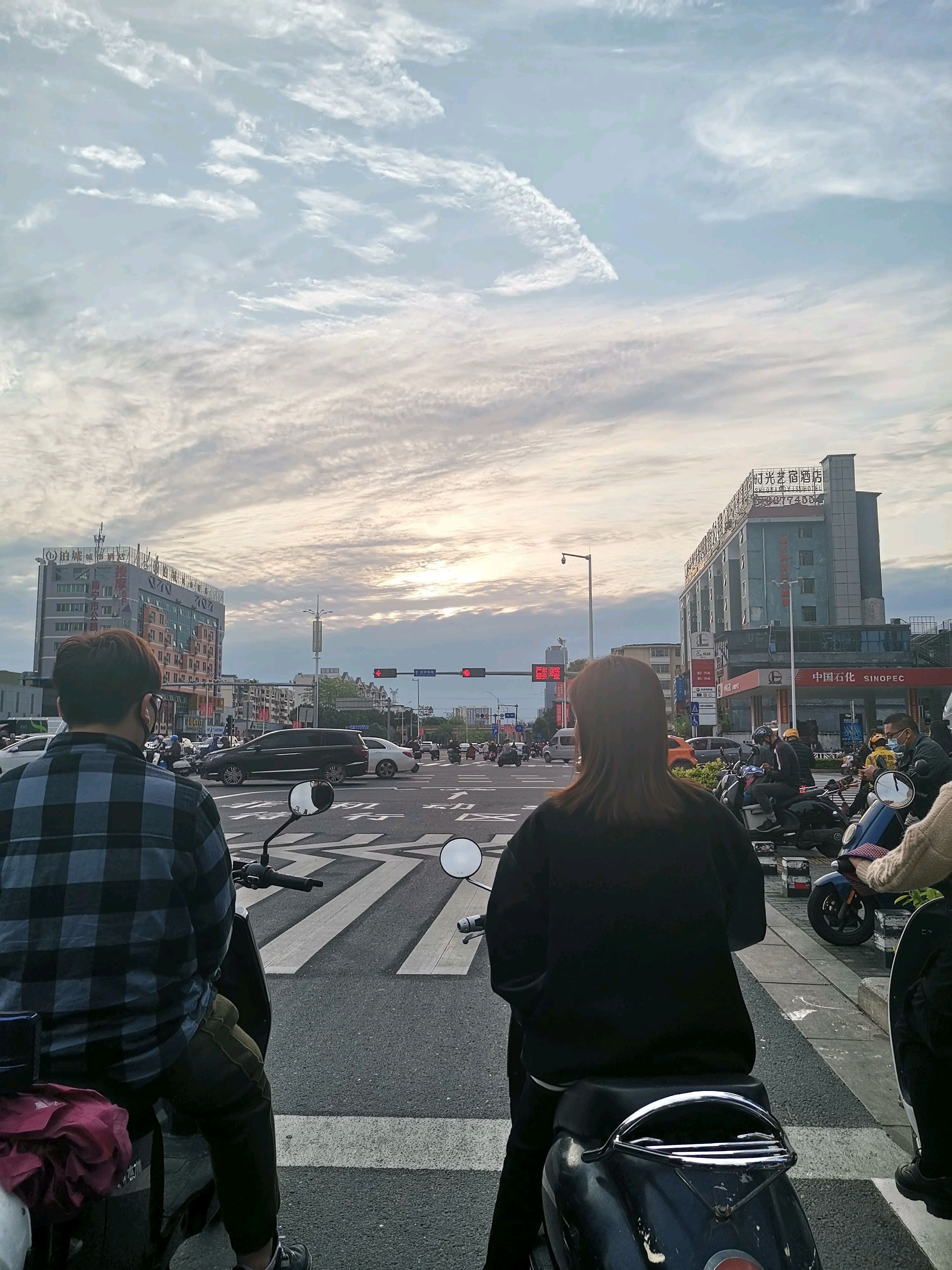 赚钱太少养不起家,赚钱还不上贷款