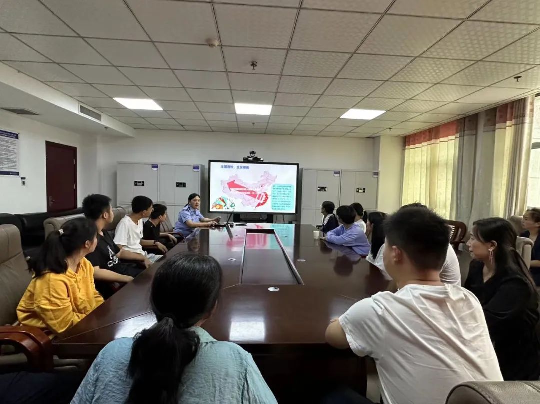 新县公安“走进警营筑梦启航”民辅警子女升学祝捷活动举行