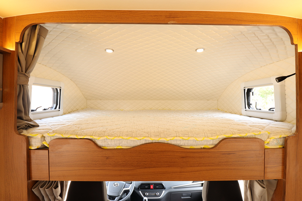 新飞s100房车和h300有什么不同,上汽轻卡s100与新飞房车对比评测