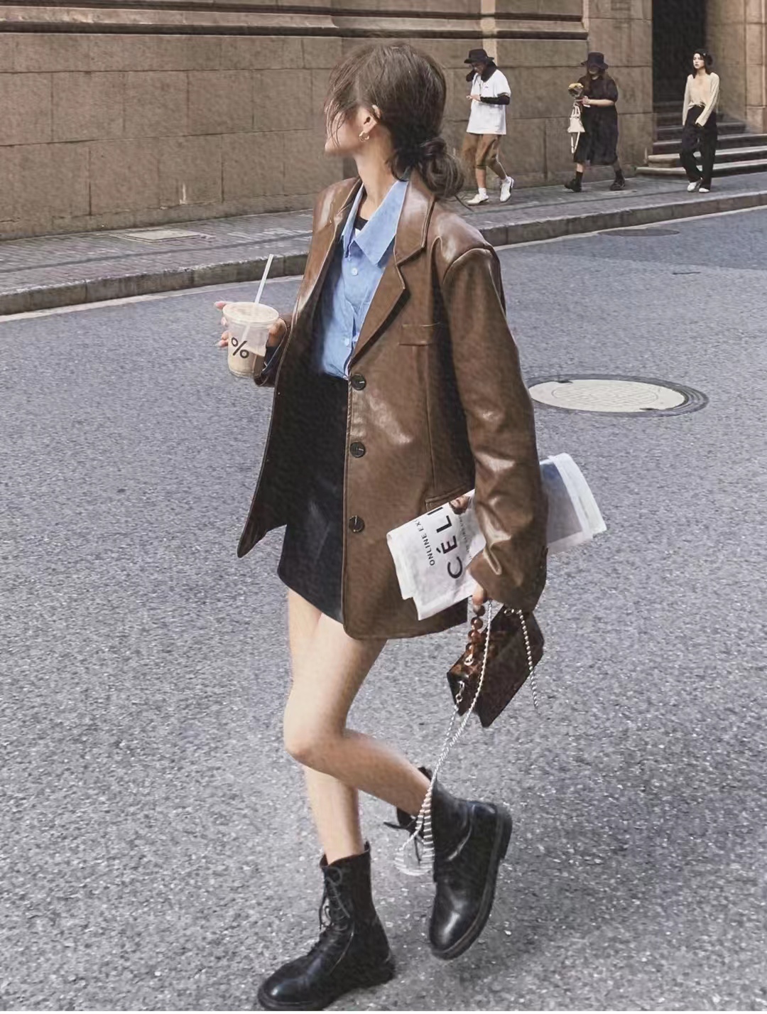 黑色机车皮衣搭配女秋冬,男士皮衣怎么搭配才显高级