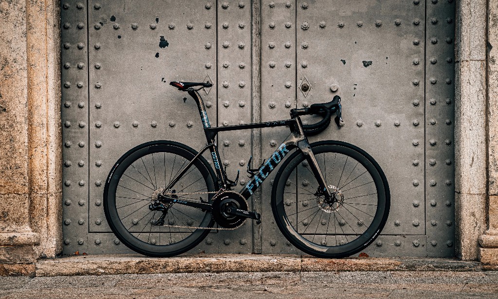 骑自行车应该有什么配件,自行车骑手都用的是什么自行车