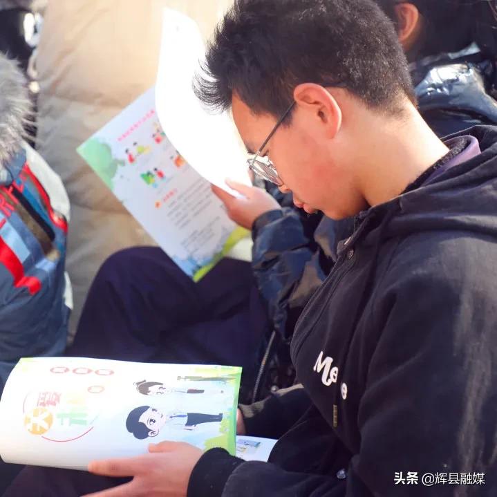 河南辉县丨法治护航成长路——市检察院走进南村镇中心校开展“送法进校园”活动