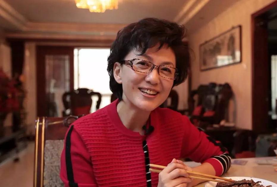 主持人海霞年龄多大身高,主持人海霞是否退出新闻联播