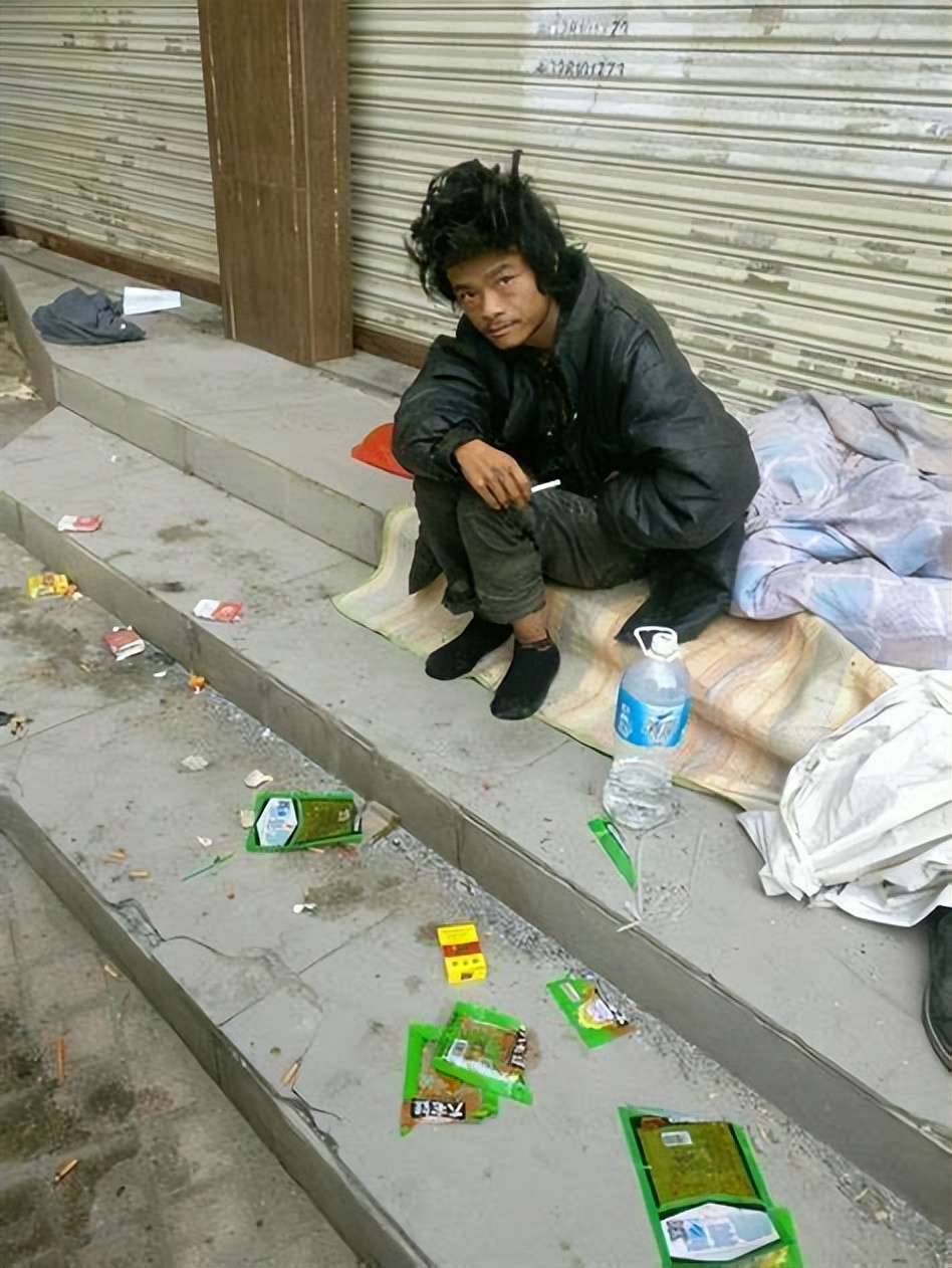 4元的面，5毛的烟，“三和大神”和躺平的职场人，出路在哪里？