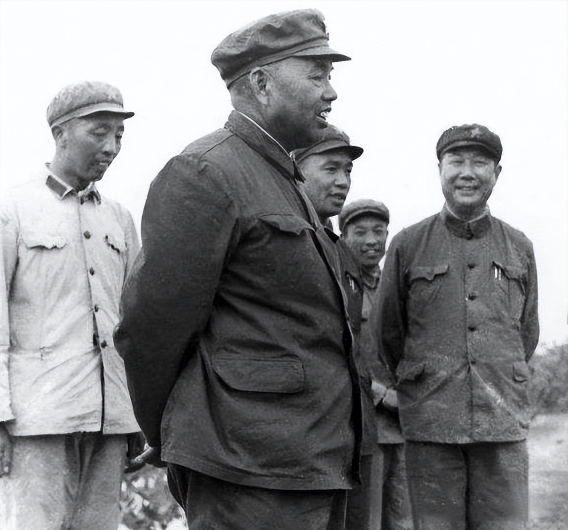 52年伟人游孔庙，交谈中突然问曲阜县委书记：莫非你是孔子后人？