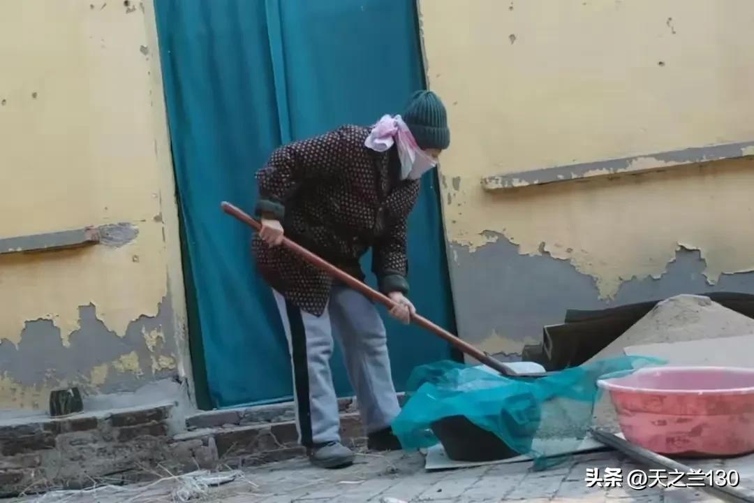 身体抱恙，北京胜芳来回跑，健康状况令人担忧，盼盼奶奶终于住院