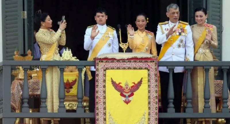 56岁泰国名媛：爱马仕随心背，带队打世界杯，还是泰王白月光？