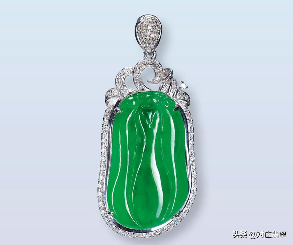 清代阳绿翡翠雕件,清代翡翠糯冰种雕件价格