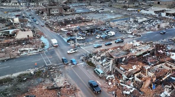 美国木房子遭遇龙卷风,美国木质房子龙卷风