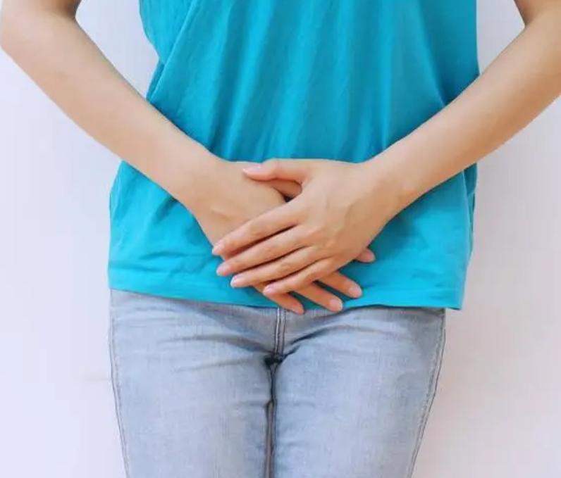 女性阴道有白色泡沫排出来，是咋回事？暗示了什么？医生给出答案