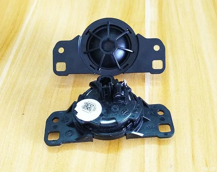 奥迪A4音响系统解析，无损音响改装喇叭更换教程