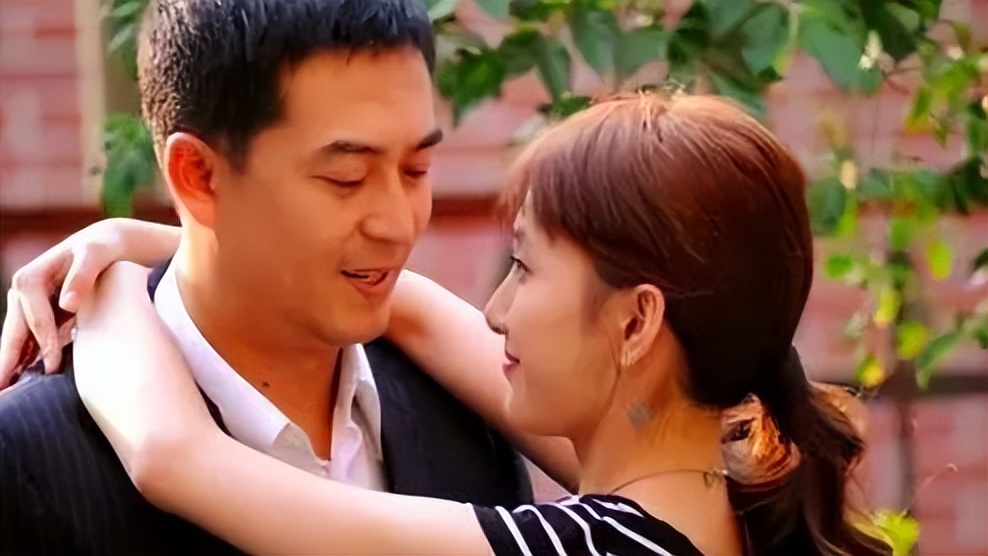 伸舌头、嘴亲肿，“中老年”演员吻戏不忍直视，一个比一个辣眼睛