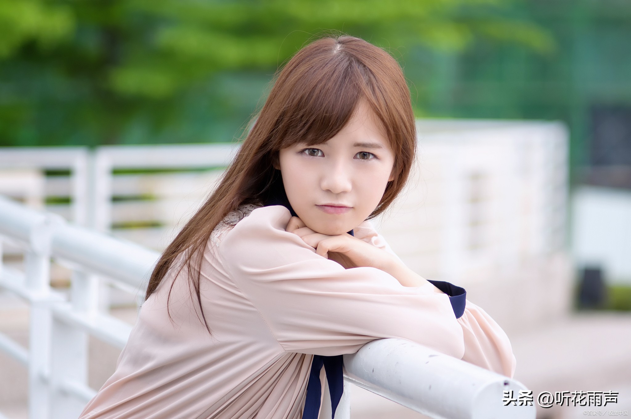 女人暗示喜欢你才会说这几句话,女人偷偷给你一个暗示