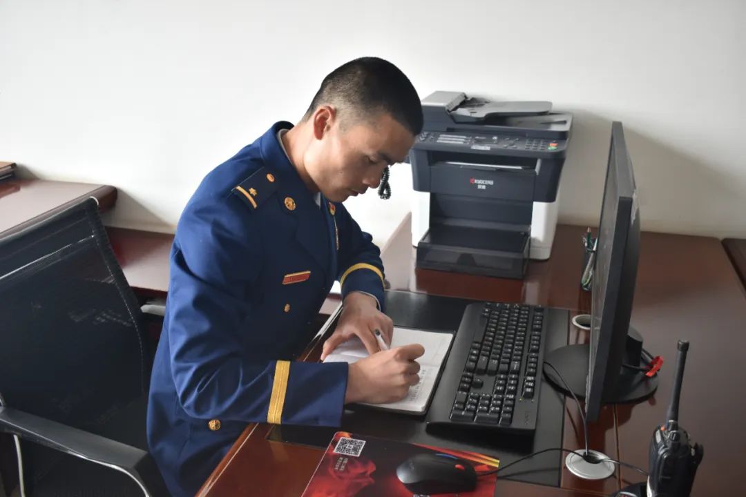 消防员榜样人物,消防员坚守岗位先进典型事迹材料