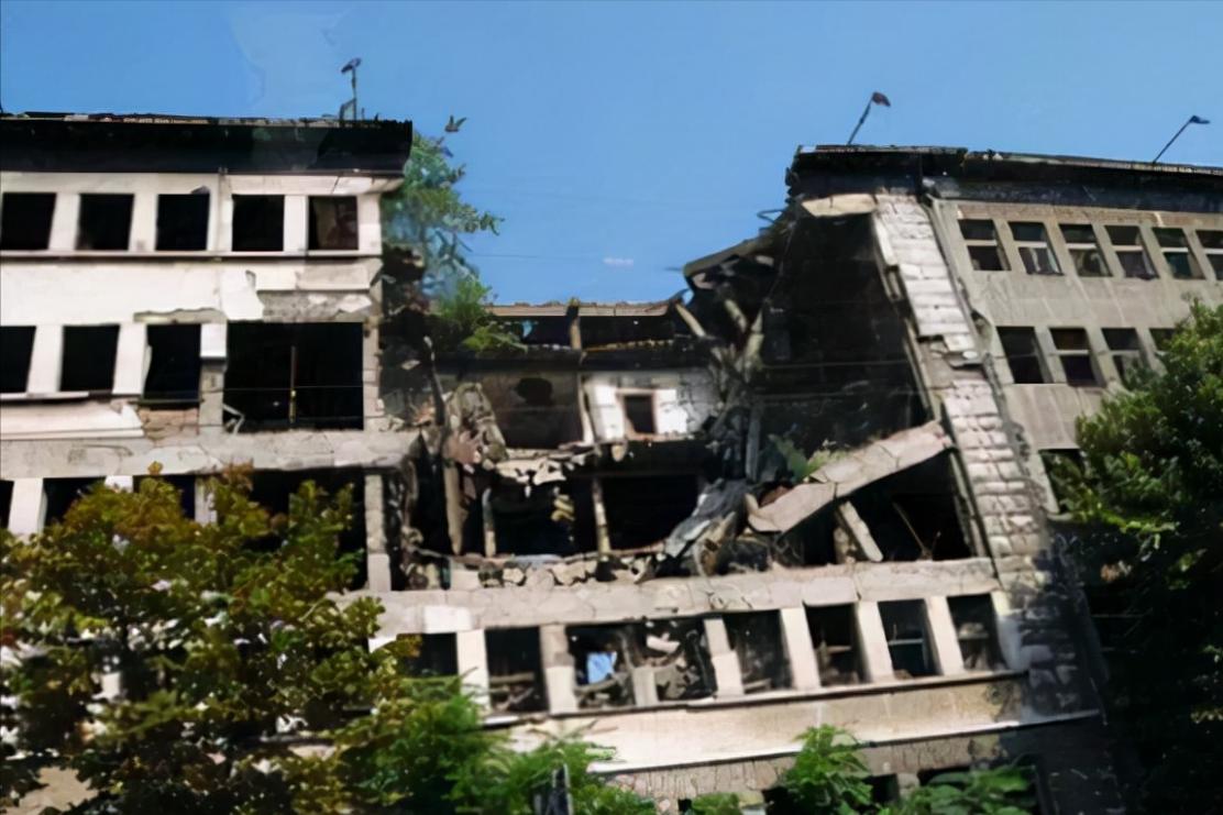 落后就要挨打,国家有难,有人骗了十几亿,有人挺身成英雄