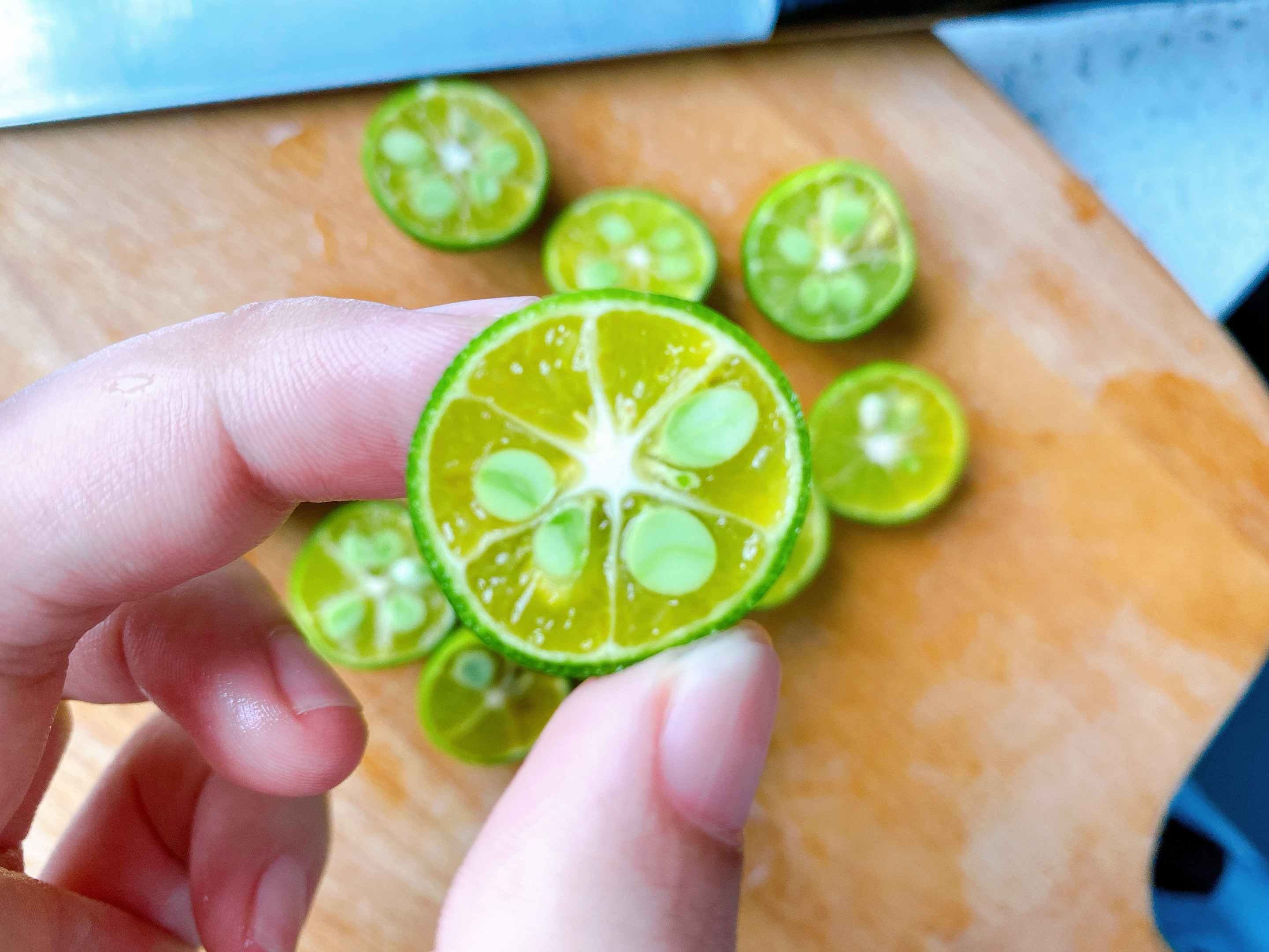 推荐一款夏日水果茶酸酸甜甜,适合夏天喝的解暑果肉茶
