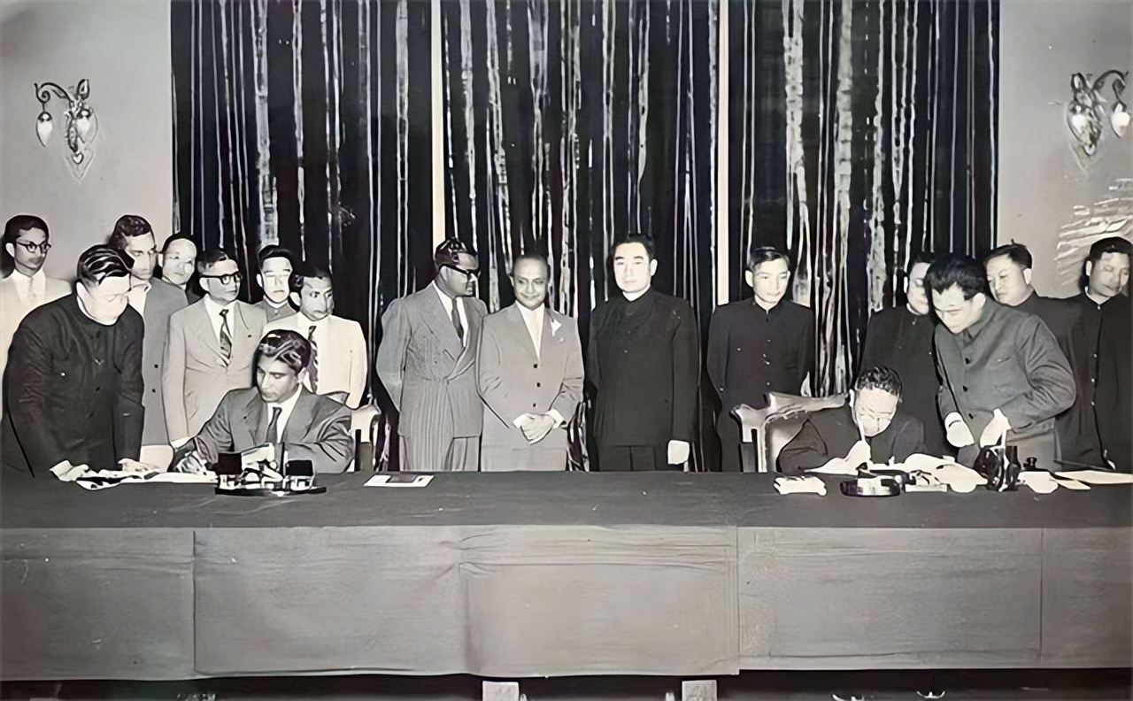 中国花9000万买下这款战机,意大利国产导弹