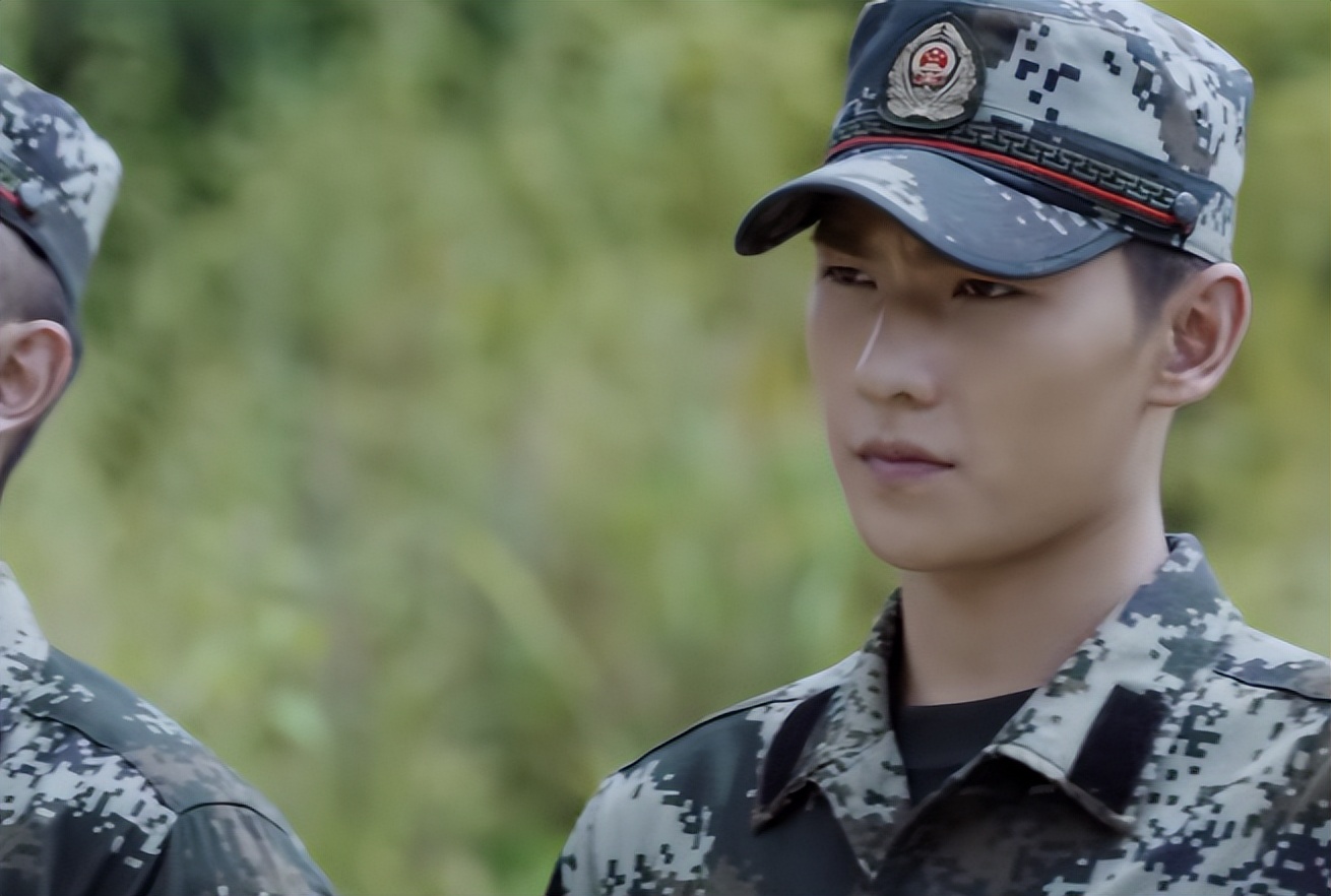 3天*放播**量2.3亿！30岁杨洋“换脸式”演技出圈，这个男人有多狠？