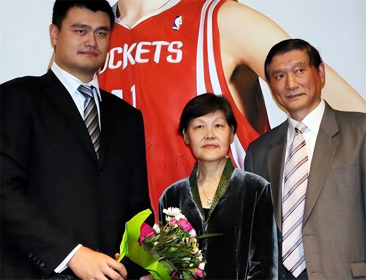 姚明一家三代近照,姚明个人资料及父母