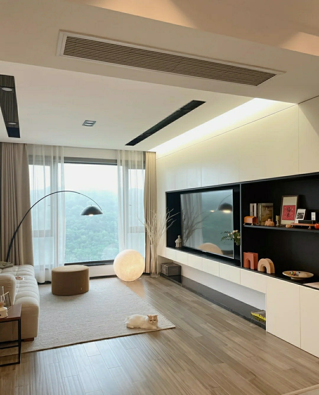 中央空调普通空调哪个费电,家用中央空调电费大概一天多少钱