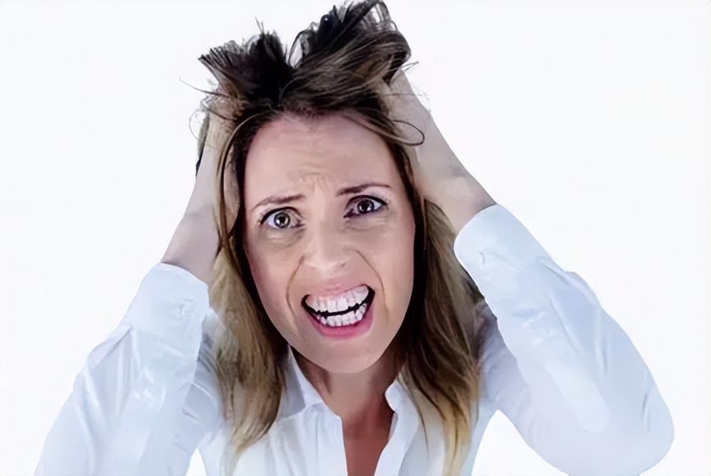 头发爱出油该怎么办改善,头发油腻出油掉发怎么回事