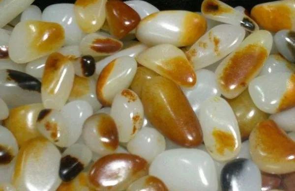 捡石头一天能挣多少,捡石头能赚到钱吗