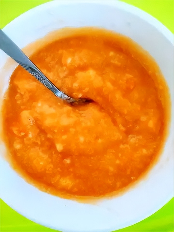 八个月的宝宝吃辅食就吐怎么回事,宝宝吃辅食吐了以后还要吃吗